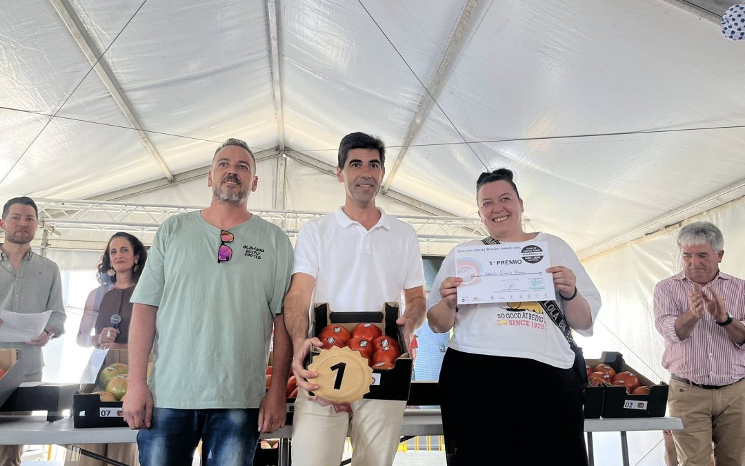 Francisco José Jiménez se lleva el mejor tomate Huevo Toro de la temporada por 18.000 euros